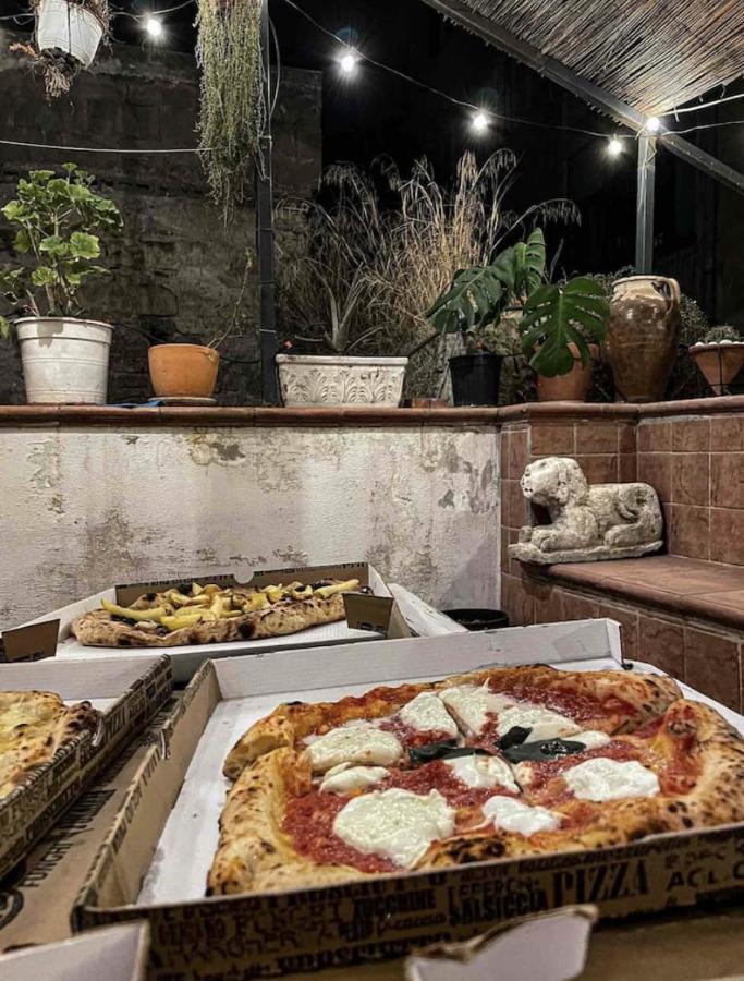 Appartamento In Pieno Centro Storico Con Terrazzo “O'Vicariello” ナポリ エクステリア 写真