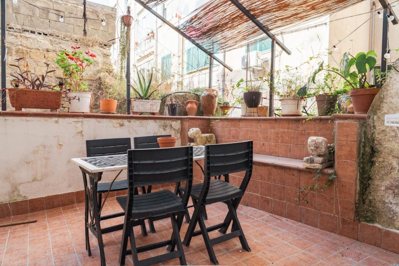 Appartamento In Pieno Centro Storico Con Terrazzo “O'Vicariello” ナポリ エクステリア 写真